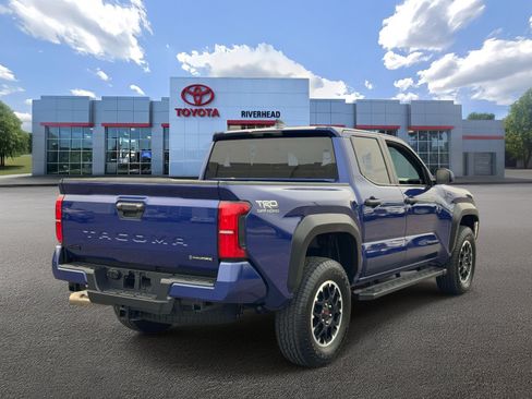 Certified 2025 Toyota Tacoma TRD Off-Road AWD/4WD image 6
