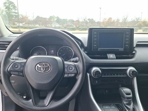 Used 2021 Toyota RAV4 XLE image 2