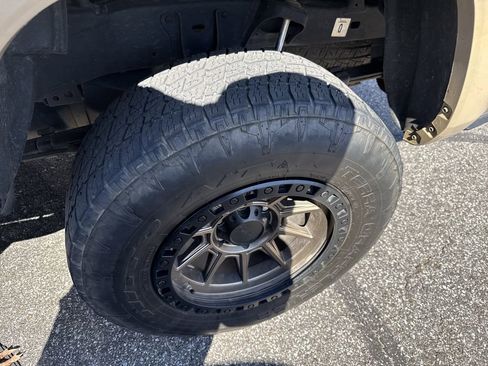 Used 2018 Toyota Tacoma SR5 image 8