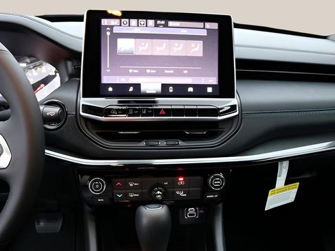 New 2026 Jeep Compass Latitude AWD/4WD image 20