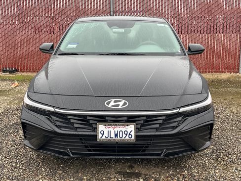 Used 2024 Hyundai Elantra SE image 5