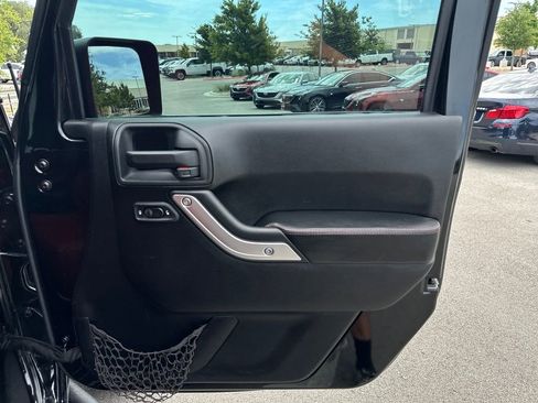 Used 2013 Jeep Wrangler Unlimited Rubicon AWD/4WD image 30