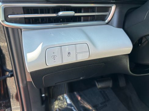 Used 2025 Hyundai Elantra Limited FWD image 30
