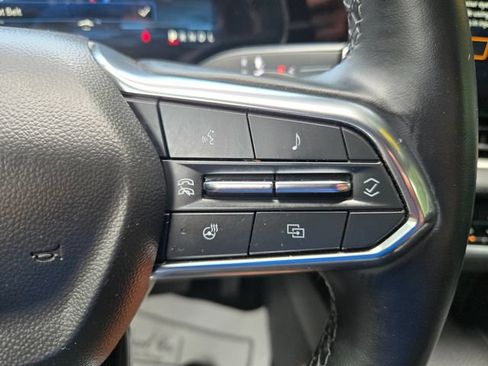 Used 2025 Chevrolet Equinox LT AWD/4WD image 17