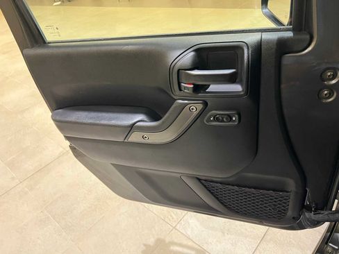 Used 2017 Jeep Wrangler Unlimited Sport image 16