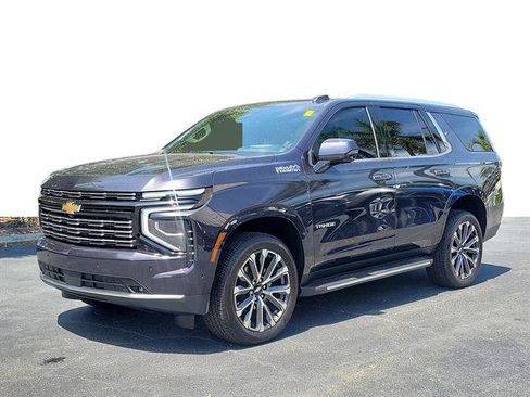 Used 2025 Chevrolet Tahoe High Country RWD image 3