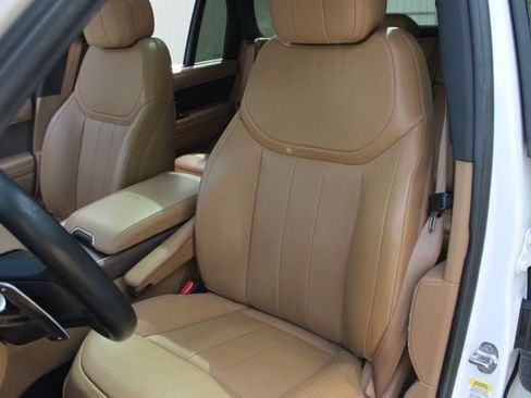 Used 2023 Land Rover Range Rover SE AWD/4WD image 9