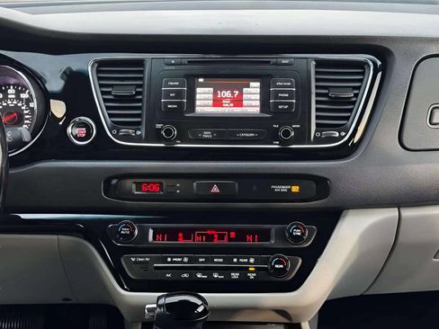 Used 2016 Kia Sedona EX image 23