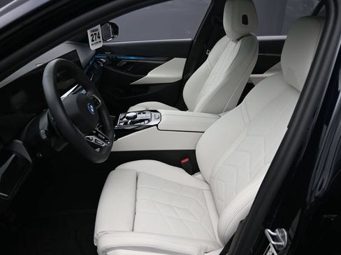 Used 2025 BMW i5 xDrive40 w/ M Sport Package AWD/4WD image 12