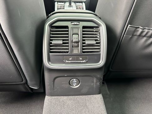 Certified 2025 Porsche Macan image 37