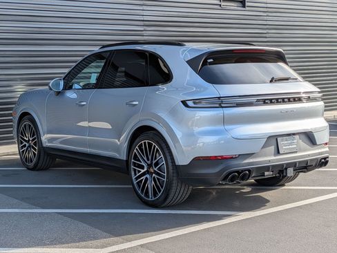 New 2026 Porsche Cayenne image 3