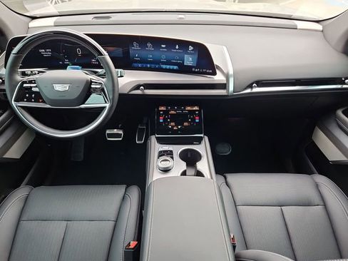 New 2026 Cadillac Vistiq Luxury w/ LPO, Floor Liner Package image 11