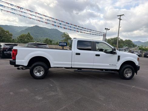 Used 2022 Ford F250 XL w/ Power Equipment Group AWD/4WD image 3