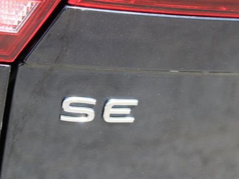 Used 2023 Volkswagen Tiguan SE R-Line FWD image 7