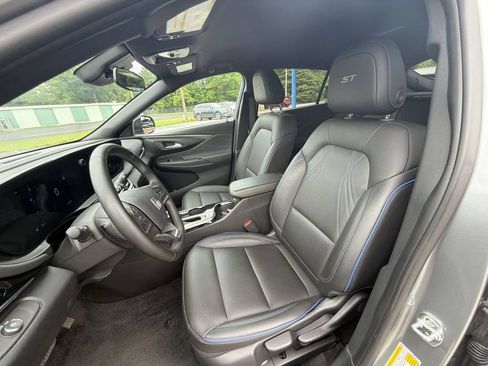 Used 2025 Buick Envista Sport Touring FWD image 19