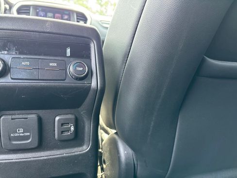 Used 2019 GMC Acadia SLT FWD image 10