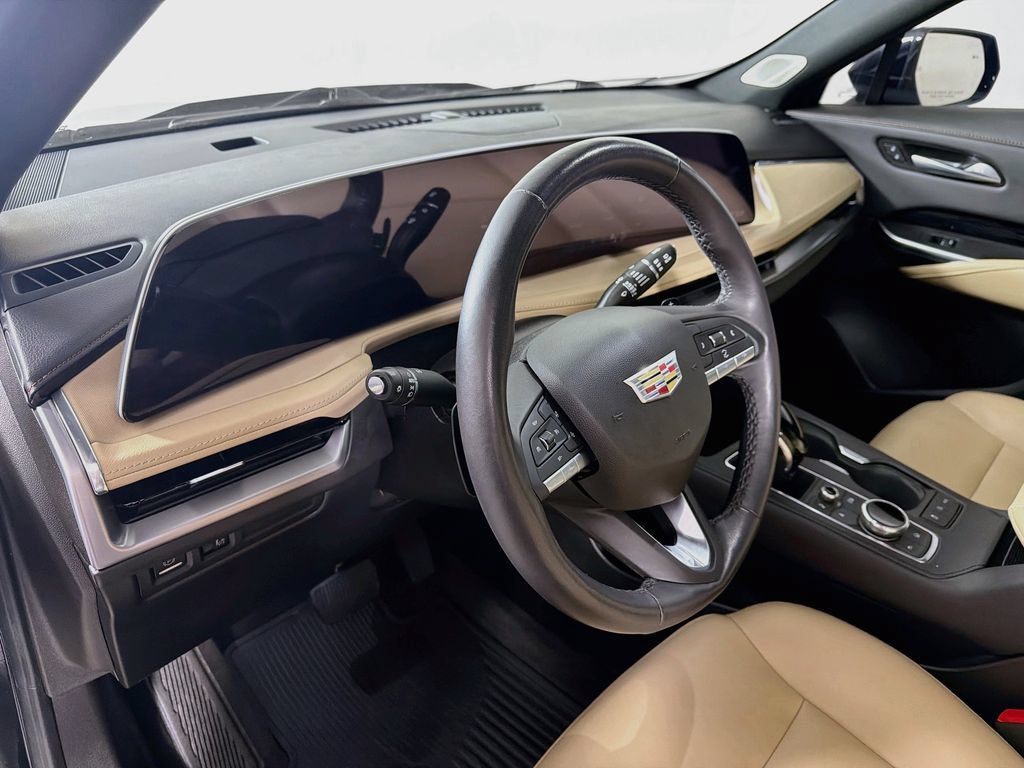 Certified 2024 Cadillac XT4 Luxury w/ Cold Weather Package FWD image 10