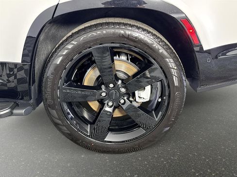 Used 2026 Land Rover Defender 130 X-Dynamic SE AWD/4WD image 33