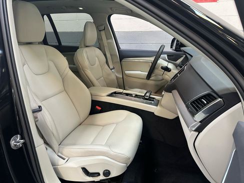 Used 2025 Volvo XC90 B5 Core w/ Protection Package Premier image 9