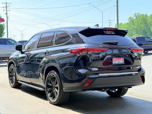 Used 2023 Toyota Highlander L FWD image 5