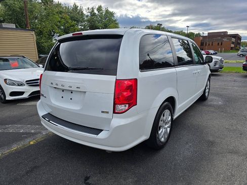 Used 2018 Dodge Grand Caravan SE w/ UConnect Hands-Free Group FWD image 3