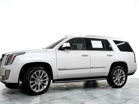 Used 2020 Cadillac Escalade Luxury AWD/4WD image 4