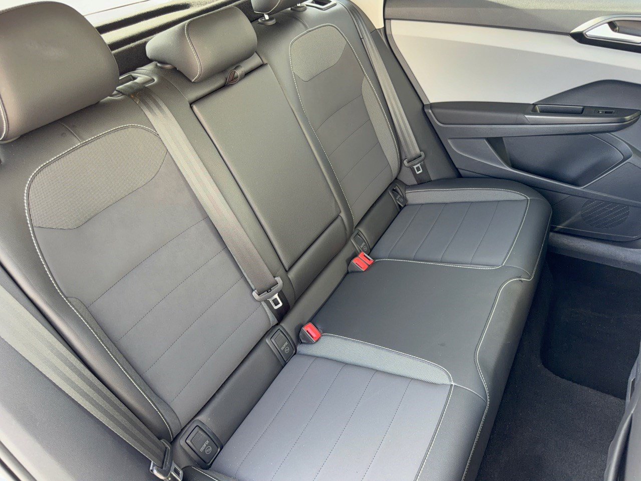 Used 2023 Volkswagen Taos SE w/ Panoramic Sunroof Package FWD image 29