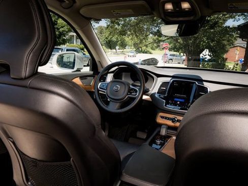 Used 2024 Volvo XC90 B6 Plus w/ Protection Package Premier AWD/4WD image 22
