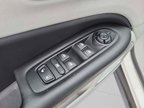 Used 2018 Jeep Compass Latitude w/ Popular Equipment Group image 17