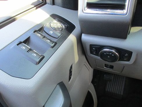 Used 2015 Ford F150 XLT w/ Equipment Group 302A Luxury AWD/4WD image 27