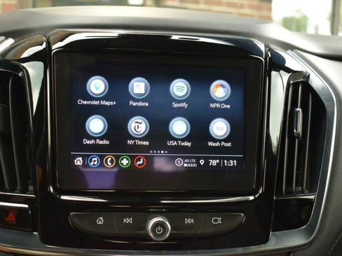 Used 2023 Chevrolet Traverse LT FWD image 24