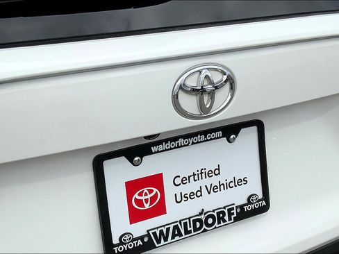 Used 2022 Toyota RAV4 LE AWD/4WD image 8