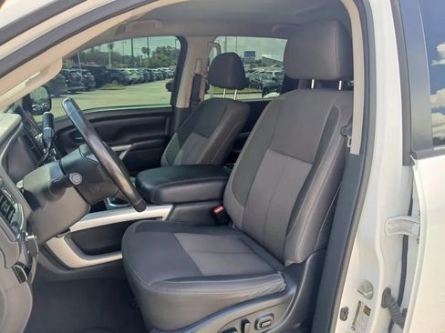 Used 2022 Nissan Titan SV w/ SV Convenience Package RWD image 16