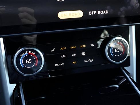 Used 2023 Land Rover Range Rover SE image 25