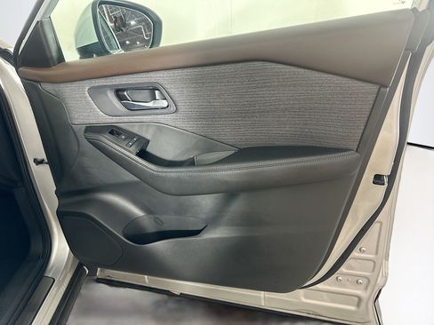 Used 2023 Nissan Rogue SV FWD image 30