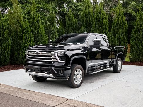 Used 2024 Chevrolet Silverado 2500 High Country w/ Technology Package AWD/4WD image 5
