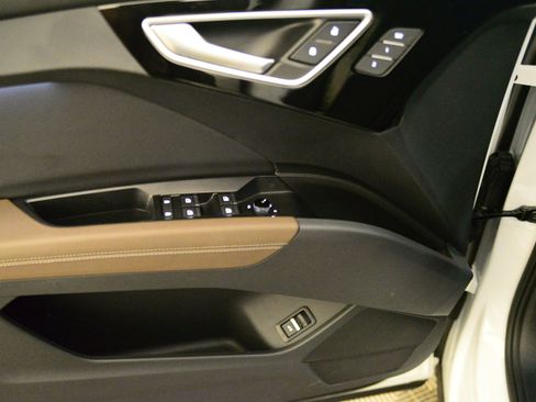 Certified 2025 Audi Q4 e-tron Premium w/ Convenience Package image 27