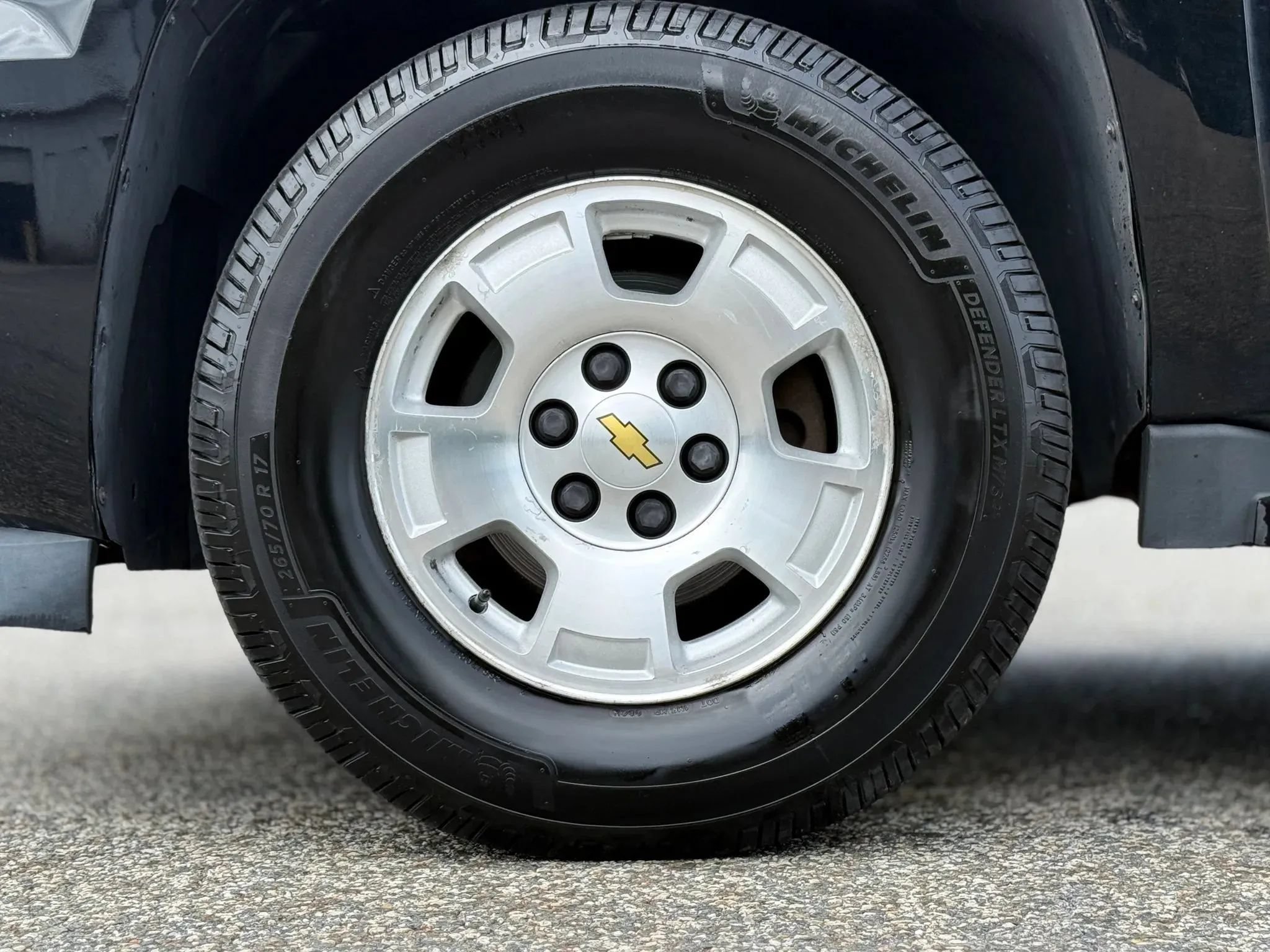 Used 2014 Chevrolet Suburban LT RWD image 29