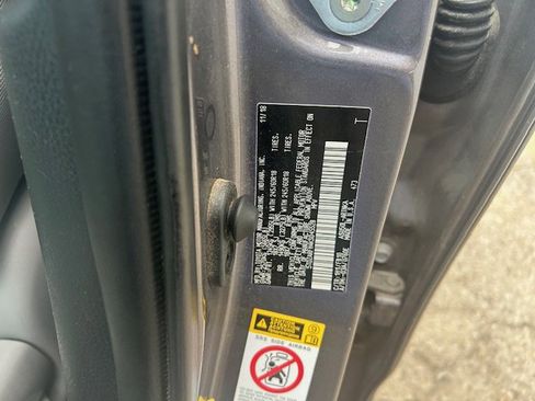 Used 2019 Toyota Highlander LE FWD image 10