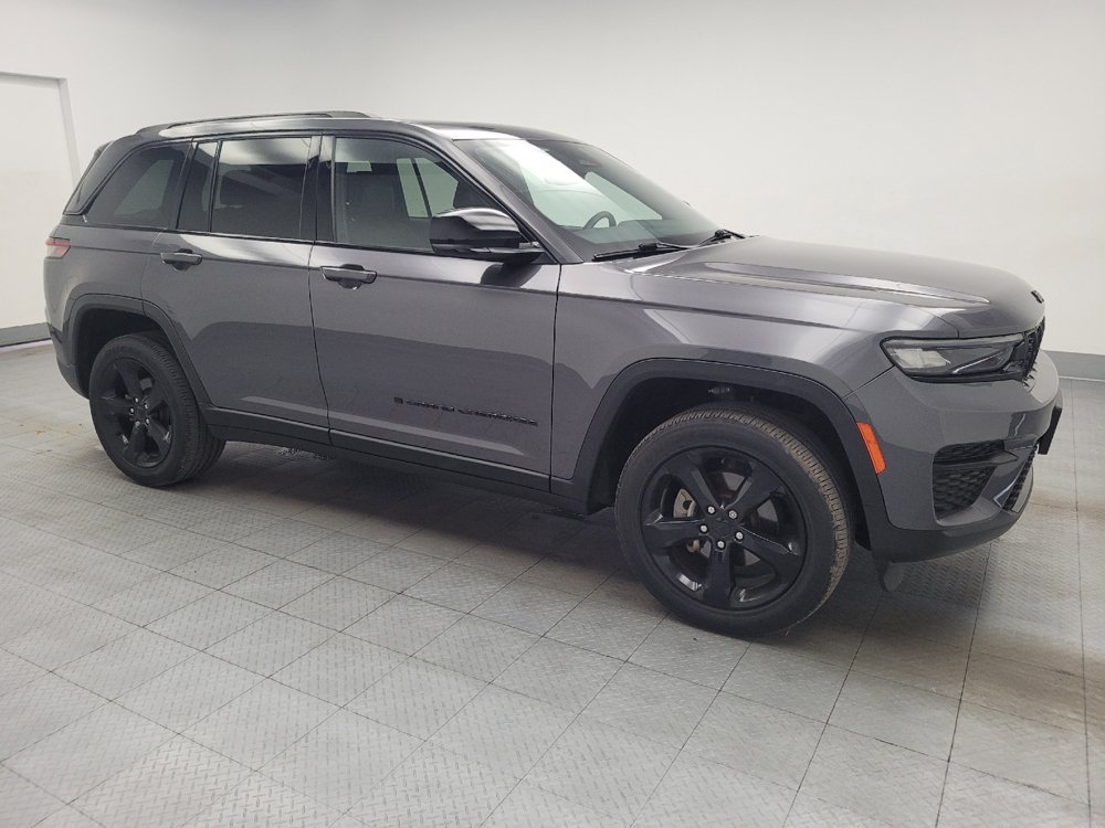 Used 2023 Jeep Grand Cherokee Altitude AWD/4WD image 11