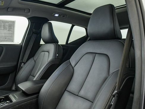 Certified 2026 Volvo XC40 B5 Plus AWD/4WD image 18
