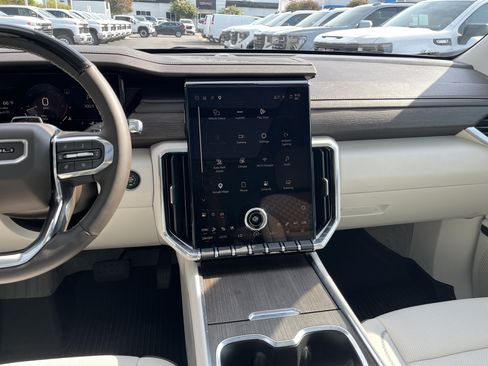 Used 2025 GMC Acadia Denali w/ Super Cruise Package FWD image 30