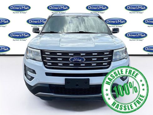 Used 2017 Ford Explorer XLT image 2