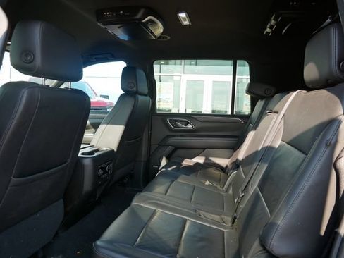 Used 2021 Chevrolet Suburban LT AWD/4WD image 5