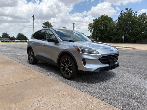 Used 2022 Ford Escape SE w/ SE Sport Appearance Package AWD/4WD image 2