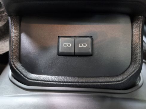 Used 2023 Toyota Highlander XLE FWD image 42