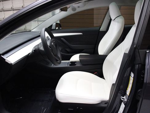 Used 2023 Tesla Model 3 Standard Range image 22