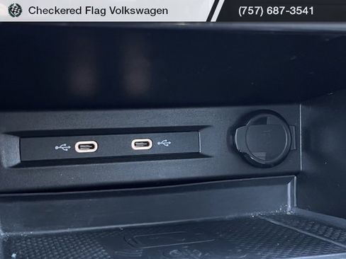Used 2023 Volkswagen Tiguan SEL R-Line image 42