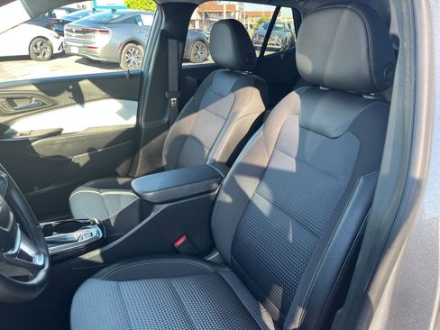 Used 2025 Chevrolet Trax LT w/ LT Convenience Package image 36