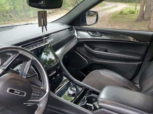 Used 2022 Jeep Grand Cherokee Altitude AWD/4WD image 8